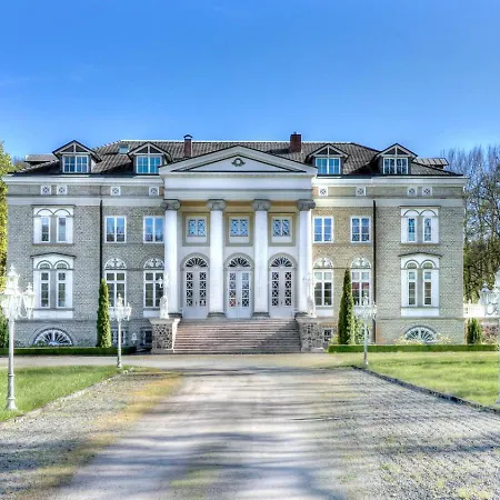 Gutsherren Im Gutshaus Tueschow *