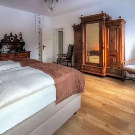 Gutsherren Im Gutshaus Tueschow *